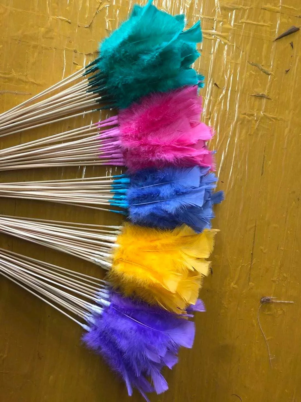 100-Stück Wedel aus Federn verschiede Farben  Kugelfänge Sonderposten Großhandel