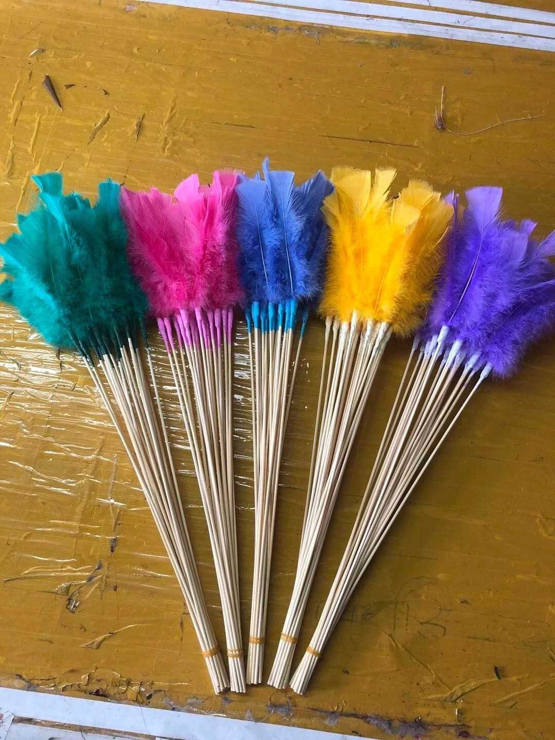 100-Stück Wedel aus Federn verschiede Farben  Kugelfänge Sonderposten Großhandel